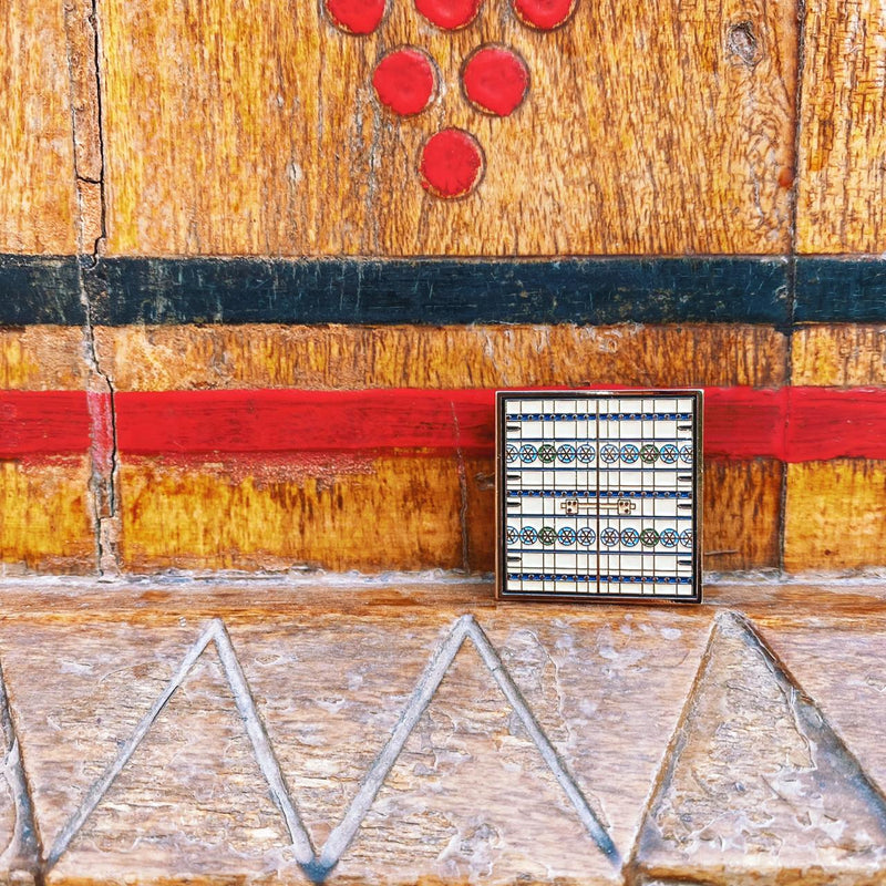 Najdi Door Enamel Pin